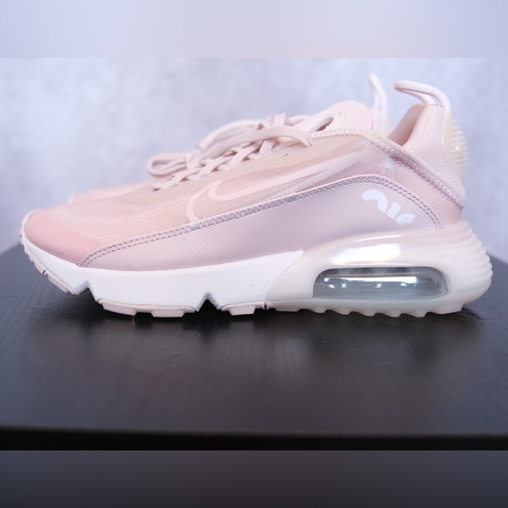 Nike Women's Pink Athletic Shoes
